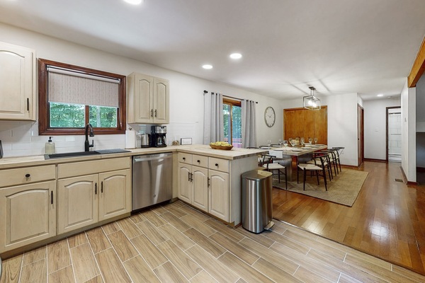 Micro-ondes, four, plaque de cuisson, lave-vaisselle