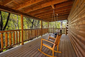 Terrace/patio - Central Location with Wooded Views and Hot tub (Sevierville)