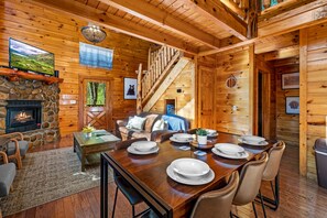 Dining - Central Location with Wooded Views and Hot tub (Sevierville)