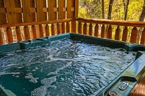 Outdoor spa tub - Central Location with Wooded Views and Hot tub (Sevierville)