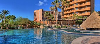 Gorgeous Beach front condo with Breathtaking view 