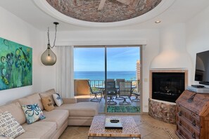 TV, fireplace - Luxurious Mermaid Cove 1B/1B-Bella Sirena (Puerto Peñasco)
