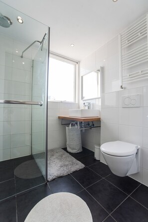 Douche, serviettes fournies