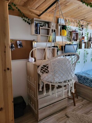 4 slaapkamers, een strijkplank/strijkijzer, reisbedje, gratis wifi