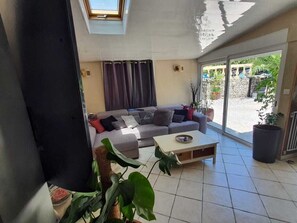 Smart TV, fireplace, video games, DVD player - Quartier Bois des Espeisses Haven of peace with private swimming pool. (Nîmes)