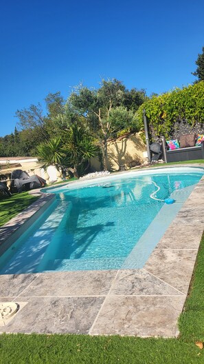 Outdoor pool - Quartier Bois des Espeisses Haven of peace with private swimming pool. (Nîmes)