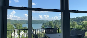 Brand new condo with gorgeous lake views