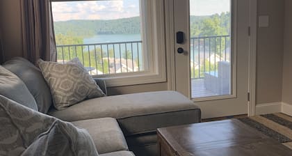 Brand new condo with gorgeous lake views