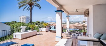 Beautiful private villa with WIFI, A/C, private pool, TV, terrace, pets allowed and parking