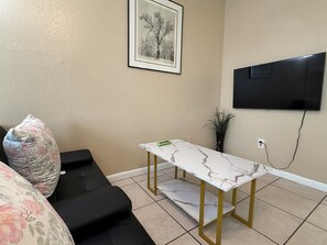 Smart TV, fireplace