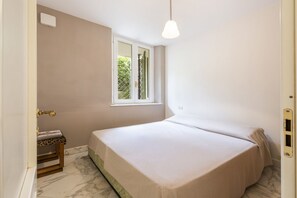 2 bedrooms, travel crib, WiFi, bed sheets