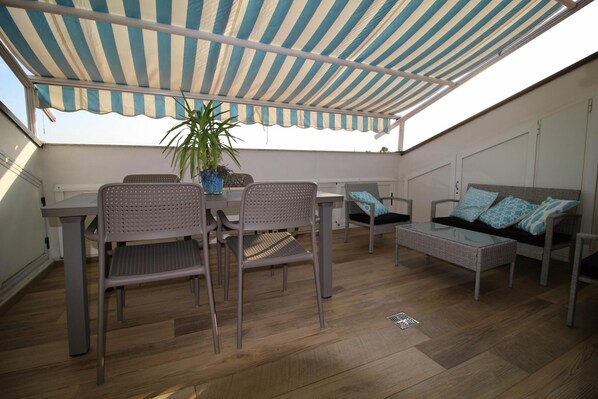 1 bedroom, free cots/infant beds