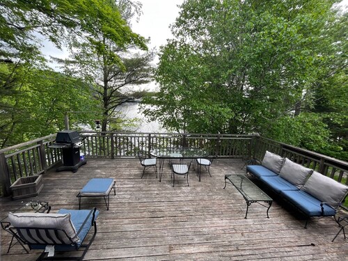 Spacious Lakeside Cottage on beautiful Mary Lake - Muskoka, Huntsville