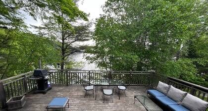 Spacious Lakeside Cottage on beautiful Mary Lake - Muskoka, Huntsville