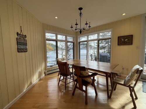Spacious Lakeside Cottage on beautiful Mary Lake - Muskoka, Huntsville