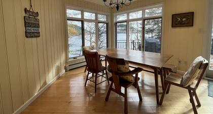 Spacious Lakeside Cottage on beautiful Mary Lake - Muskoka, Huntsville