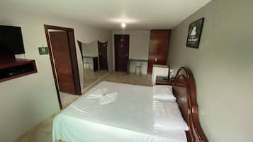 Schallisolierte Zimmer, kostenloses WLAN, Bettwäsche