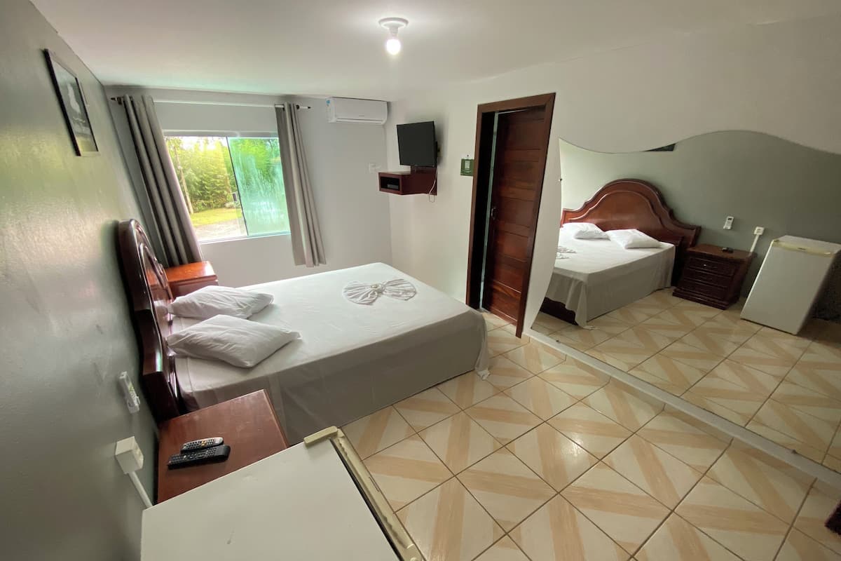 Soundproofing, free WiFi, bed sheets
