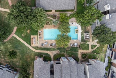 Luxury Condo *5 mins from DFW Airport*