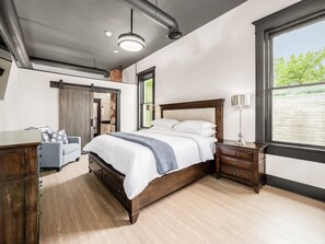 1 bedroom, desk, iron/ironing board, free WiFi