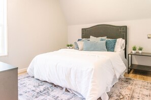 3 bedrooms, in-room safe, WiFi, bed sheets