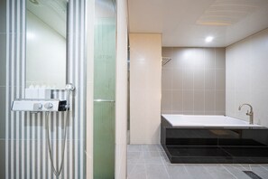 Royal Twin Room | Bathroom