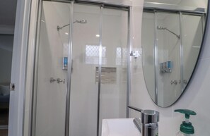 Towels - Caves Getaway - pool, beach, DOG friendly & air-conditioned for comfort (Caves Beach)