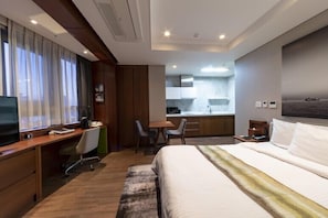 Studio Double Ocean | In-room safe, desk, iron/ironing board, free WiFi - Merciel Hotel (Busan)