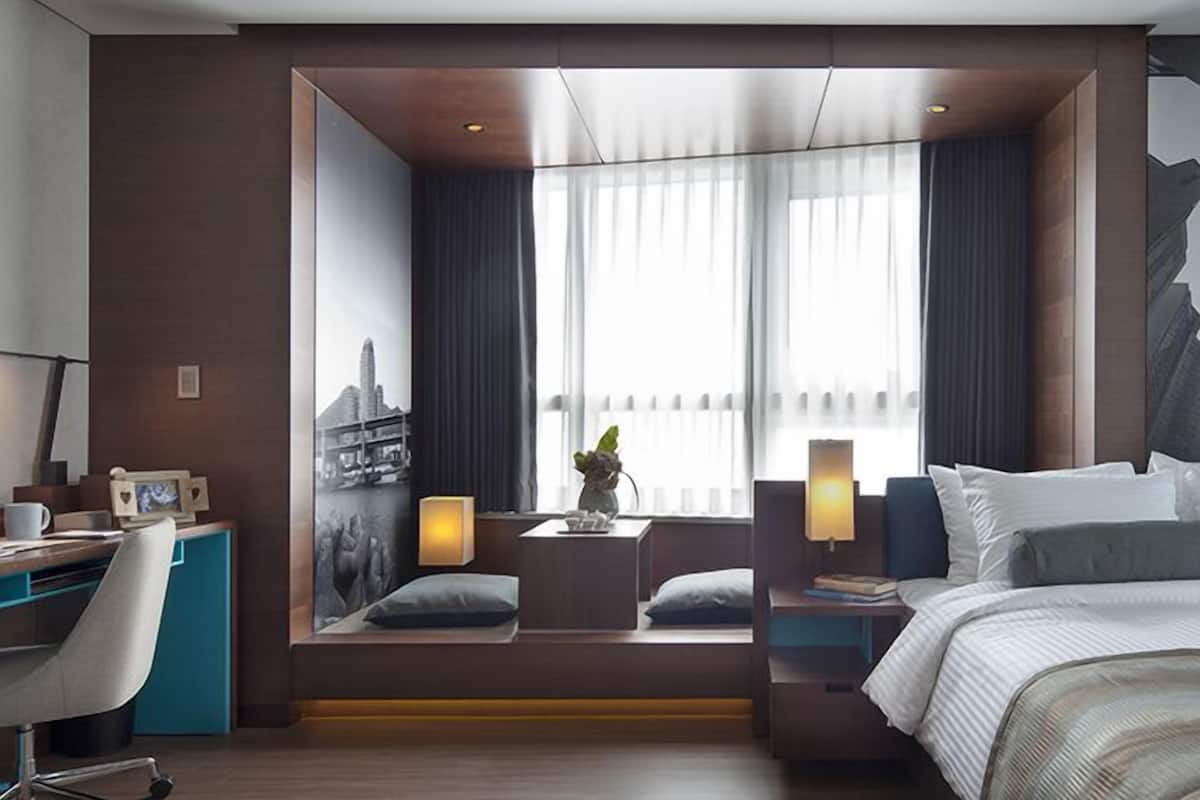 Corner Double Ocean | 1 bedroom, in-room safe, desk, iron/ironing board