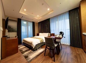 Studio Double City | In-room safe, desk, iron/ironing board, free WiFi - Merciel Hotel (Busan)