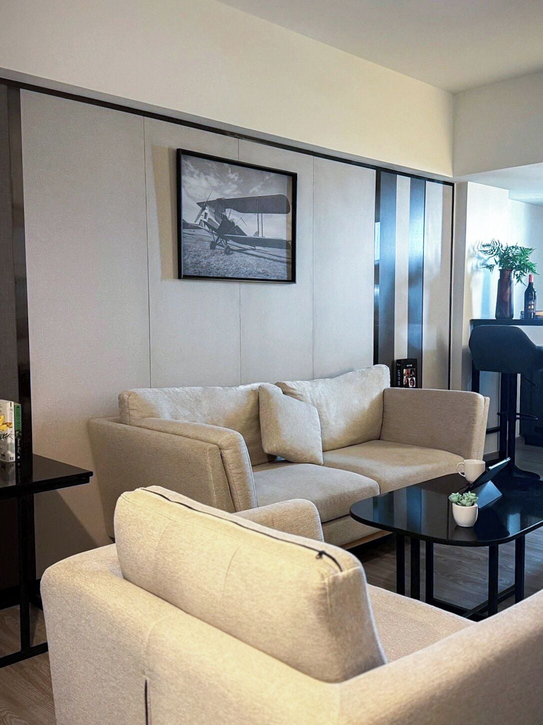 39-inch smart tv with digital channels, tv, books