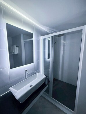 Shower, rainfall showerhead, hair dryer, towels