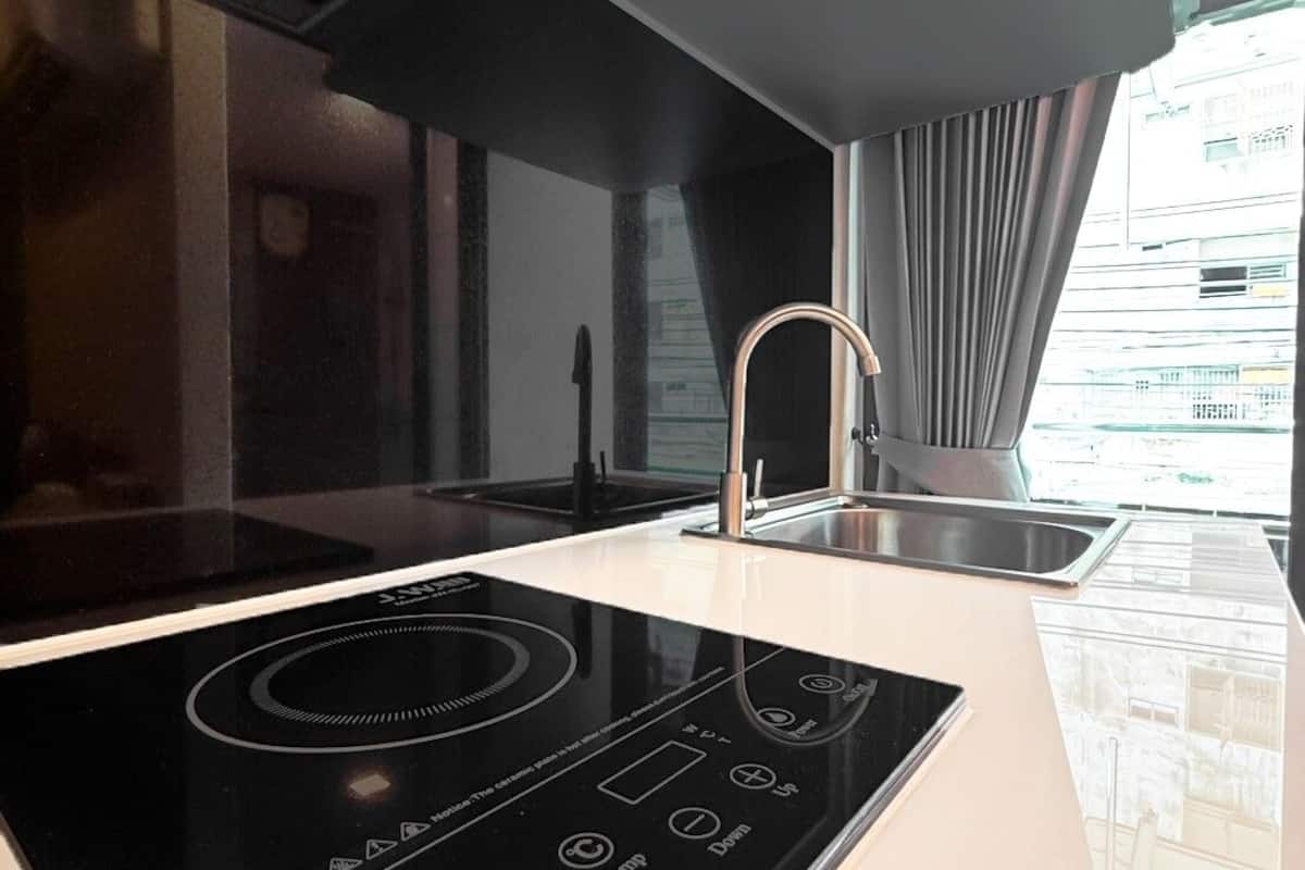 standard studio | private kitchen | electric kettle