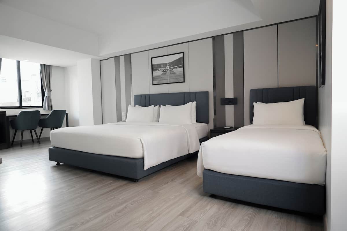 Family Suite | 1 bedroom, desk, laptop workspace, soundproofing