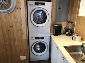 Interior - Beautiful Tiny House with all amenities (Mansfield)
