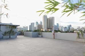 Terrace/patio - Minimalist Japanese-style Serviced Apartments | Staycation | BGC Area (Pasig)