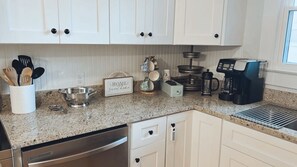 Fridge, microwave, oven, stovetop - Comfy vintage cottage in beautiful small town--7mins from everything. (Newton)