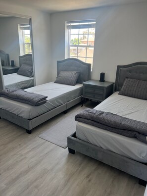 3 chambres, fer et planche à repasser, Wi-Fi gratuit, draps fournis