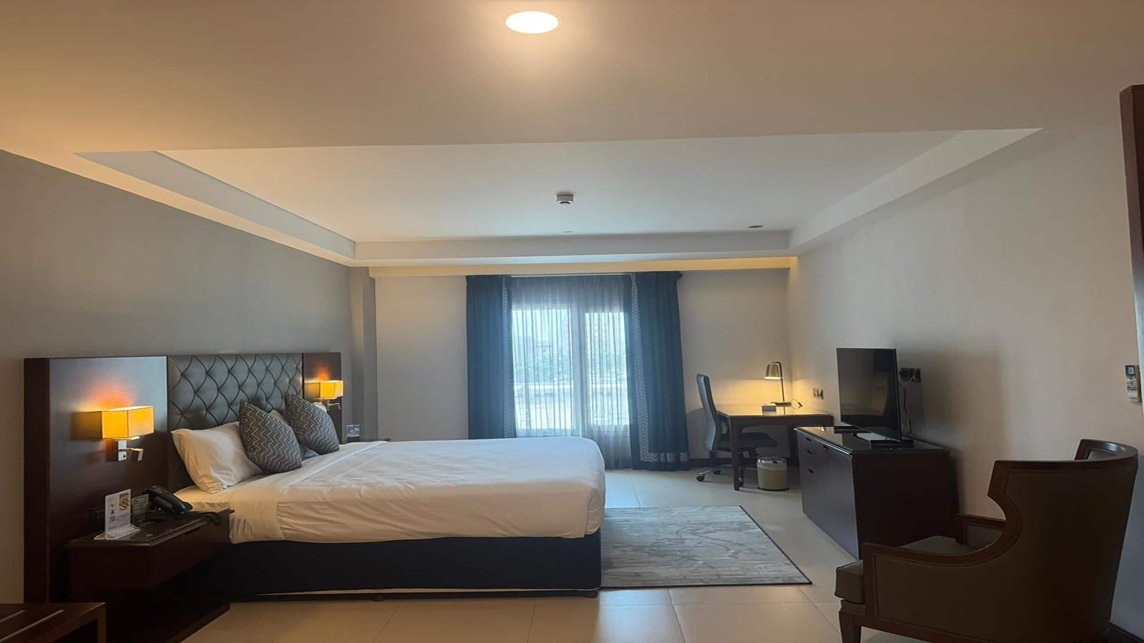 スイート ベッド (複数台) | セーフティボックス (室内)、客室ごとに異なるインテリア、デスク、ノートパソコン用作業スペース