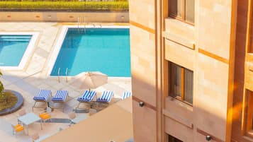 2 piscinas al aire libre