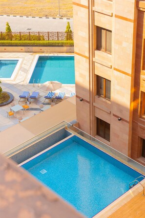 2 utendørsbassenger