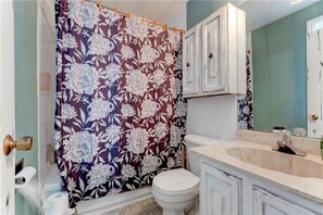 Combined shower/bathtub, bidet