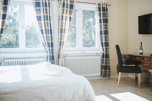 Hypo-allergenic bedding, soundproofing, free WiFi, bed sheets