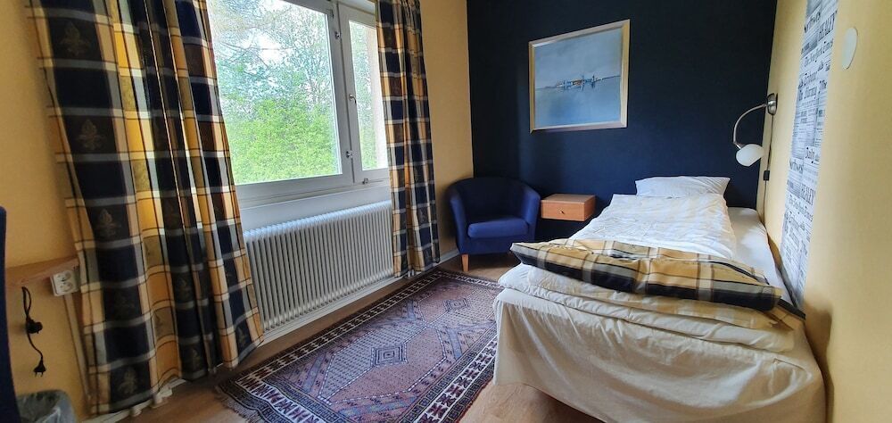 Hypo-allergenic bedding, soundproofing, free WiFi, bed sheets