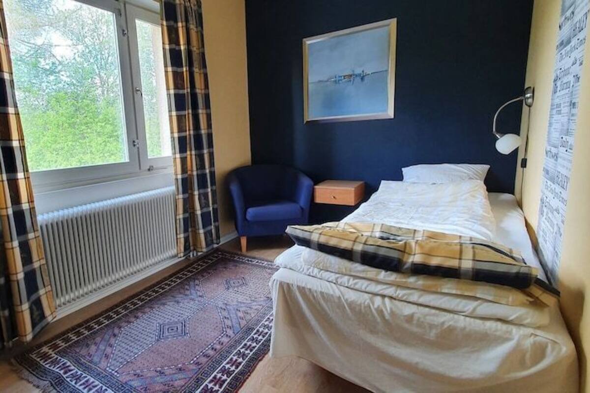 Hypo-allergenic bedding, soundproofing, free WiFi, bed sheets