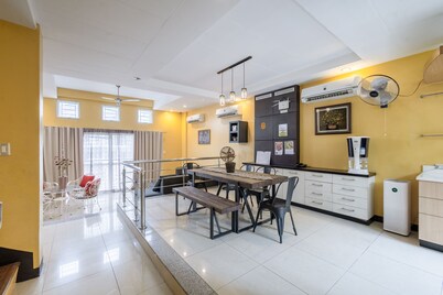 Huge House for the Family in the Middle of Metro Manila