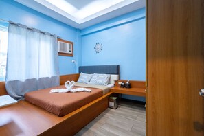 6 bedrooms, iron/ironing board, free WiFi, bed sheets