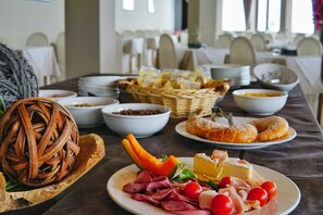 Petit déjeuner buffet compris tous les jours
