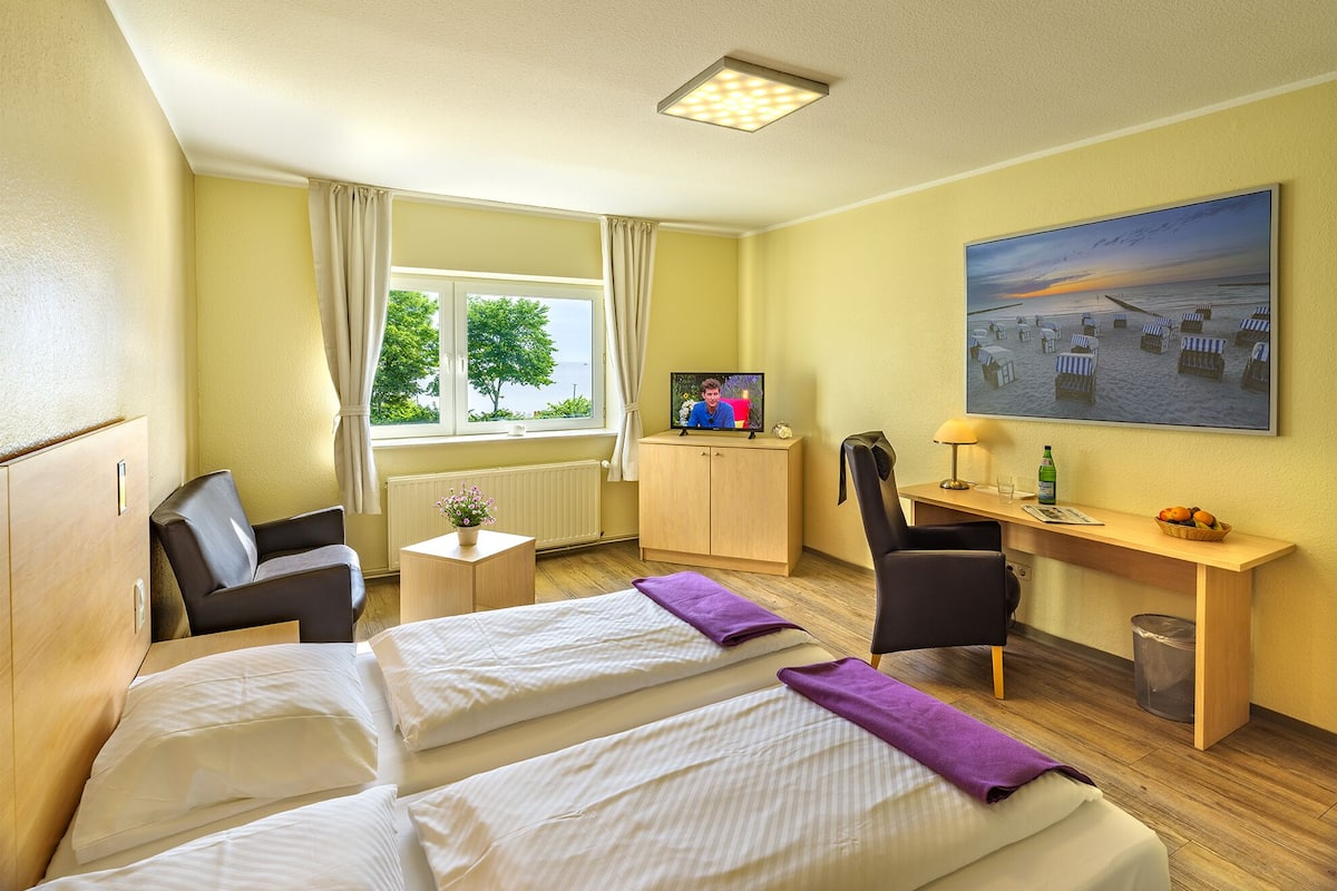 Standard Double Room | In-room safe, iron/ironing board (on request), travel crib, WiFi (free)