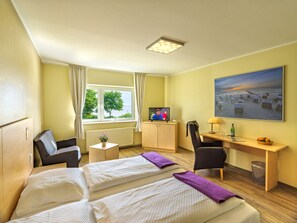 In-room safe, iron/ironing board, travel crib, free WiFi - Villa Beachside (Eckernfoerde)